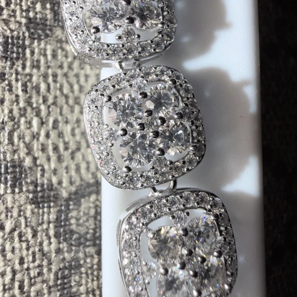 MOISSANITE
925 sterling SILVER 13.00CTW
3500.00 8 inch 11 mm - Picture 9 of 12